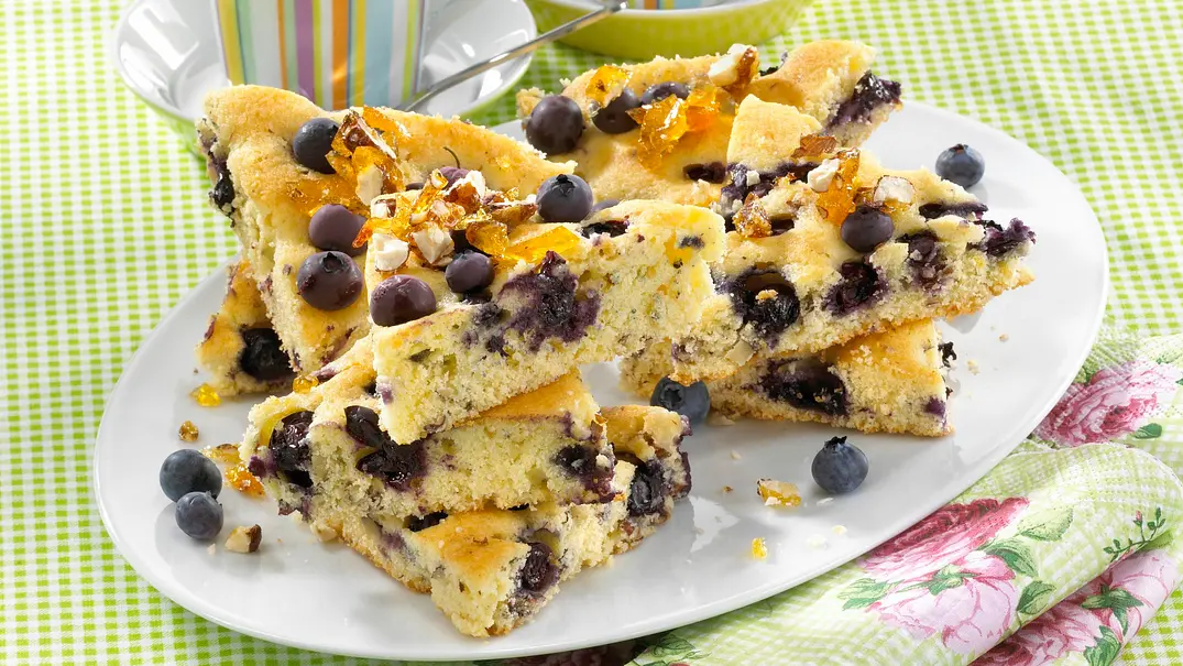 Heidelbeer-Blechkuchen Rezept - Foto: LECKER @ Bauer Media Group Heidelbeer-Blechkuchen Rezept - Foto: LECKER @ Bauer Media Group