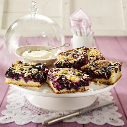 Heidelbeer-Butterkuchen mit Eier-Schmand-Vanille-Guss Rezept Heidelbeer-Butterkuchen mit Eier-Schmand-Vanille-Guss Rezept