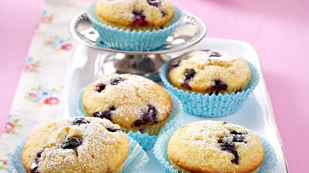 Heidelbeer-Buttermilch-Muffins Rezept - Foto: LECKER @ Bauer Media Group