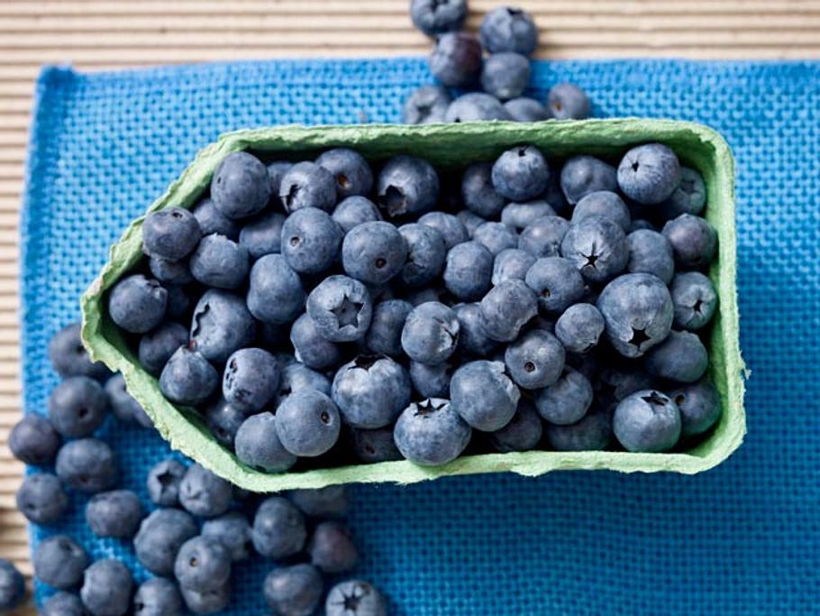 Heidelbeeren werden wegen ihrer blauschwarzen Schale auch Blaubeeren genannt.