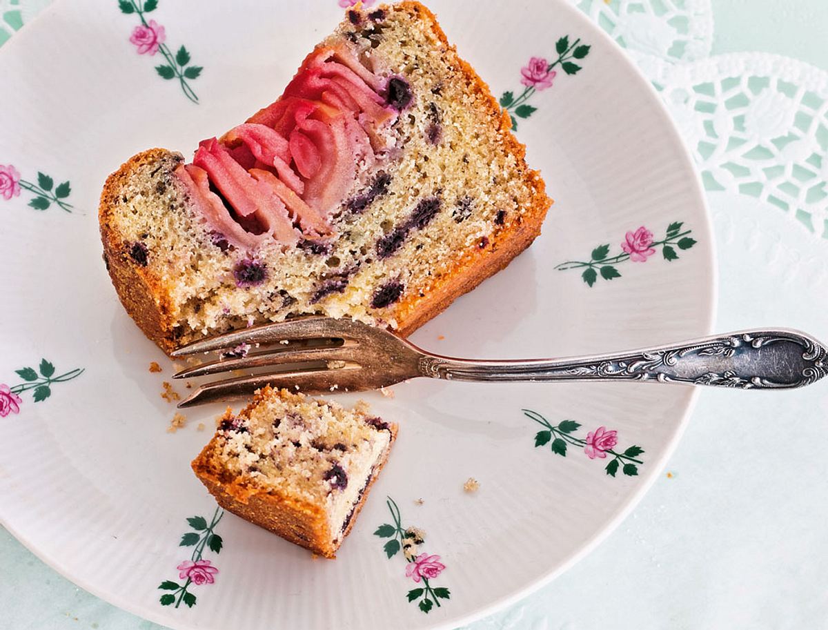 Heidelbeerkuchen mit Apfelrosen Rezept