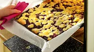 Heidelbeerkuchen mit Zuckerstreusel Rezept - Foto: LECKER @ Bauer Media Group