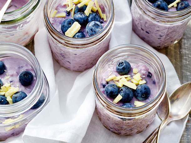 Heidelbeermilchreis mit weißer Schokolade Rezept