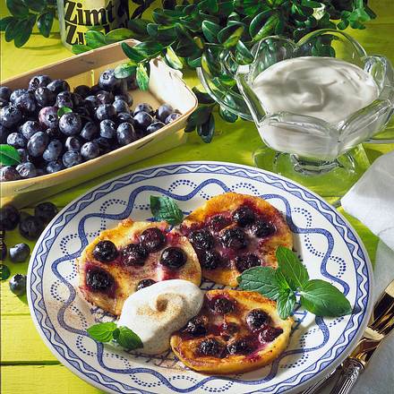 Heidelbeerpfannkuchen mit Crème fraîche Rezept