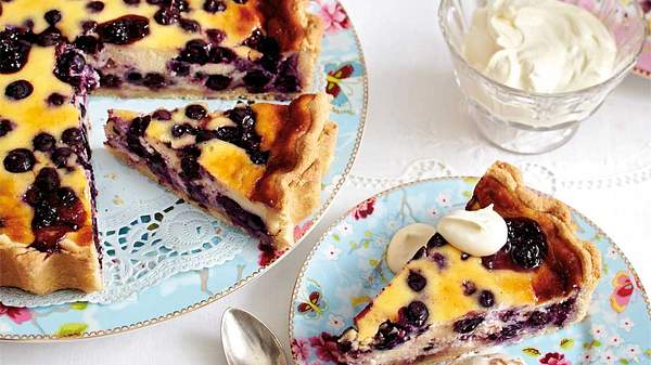 Heidelbeertarte mit Crème-fraîche-Guss Rezept - Foto: House of Food / Bauer Food Experts KG