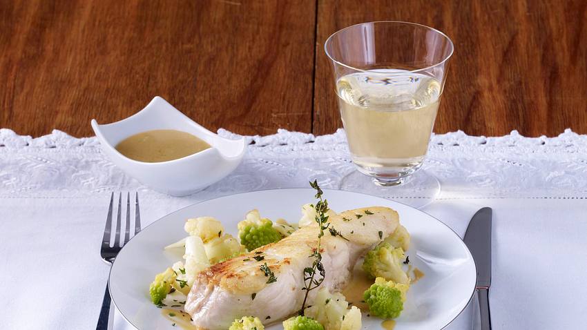 Heilbutt mit Romanesco und Koriandersoße Rezept - Foto: Stellmach, Peter