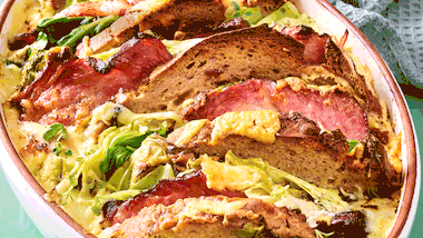 Heiß gestreifter Brot-Auflauf Rezept - Foto: House of Food / Bauer Food Experts KG