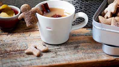 Heißer Apfelpunsch mit Zimt-Lebkuchenkeksen Rezept - Foto: LECKER @ Bauer Media Group