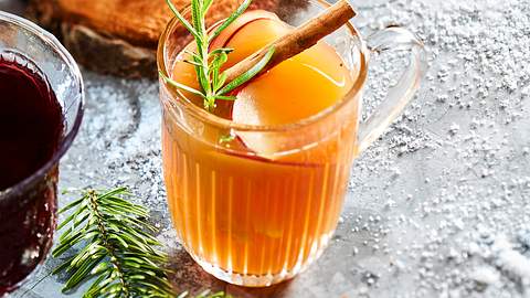 Heißer Bratapfel mit Schuss Rezept - Foto: House of Food / Bauer Food Experts KG