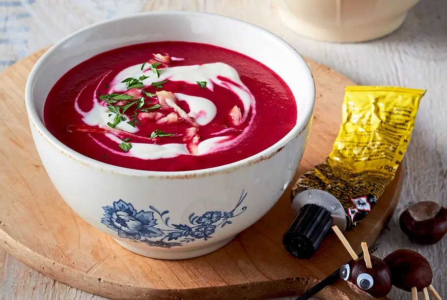 Heißes Schnäppchen: Rote-Bete-Schmand-Suppe Rezept Heißes Schnäppchen: Rote-Bete-Schmand-Suppe Rezept