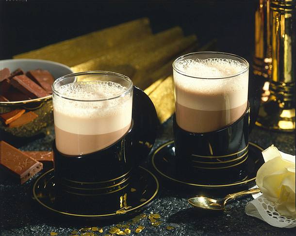 Heiße Mokka-Schokolade mit Eierlikör Rezept