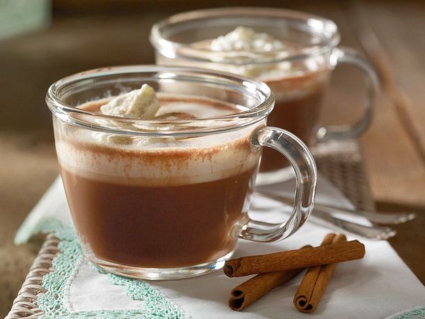 Heiße Schokolade mit Sahnehaube Rezept Heiße Schokolade mit Sahnehaube Rezept