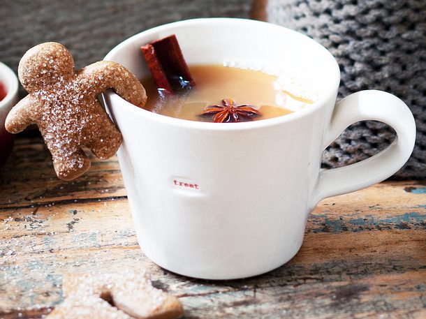 Heißer Apfelpunsch mit Zimt-Lebkuchenkeksen Rezept Heißer Apfelpunsch mit Zimt-Lebkuchenkeksen Rezept