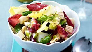 Herbstlicher Chicoree-Salat Rezept - Foto: LECKER @ Bauer Media Group Herbstlicher Chicoree-Salat Rezept - Foto: LECKER @ Bauer Media Group