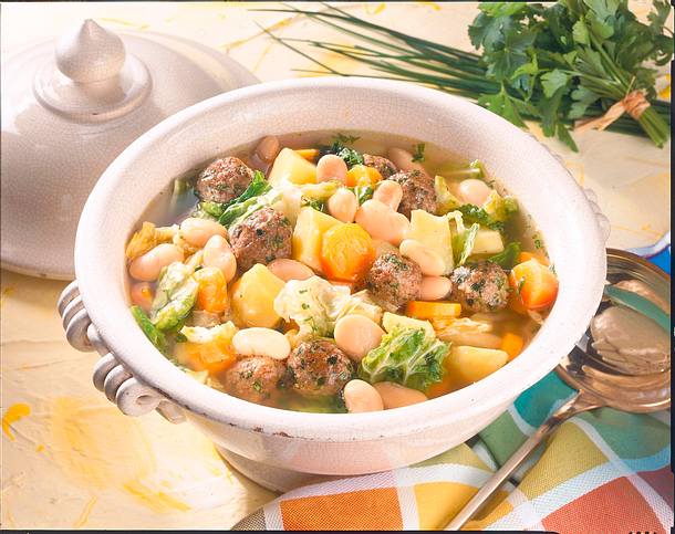 Herbstlicher Eintopf mit Hackbällchen Rezept
