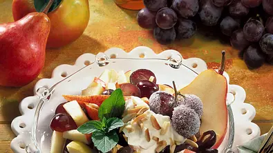 Herbstlicher Obstsalat mit Mandelschmand Rezept - Foto: LECKER @ Bauer Media Group