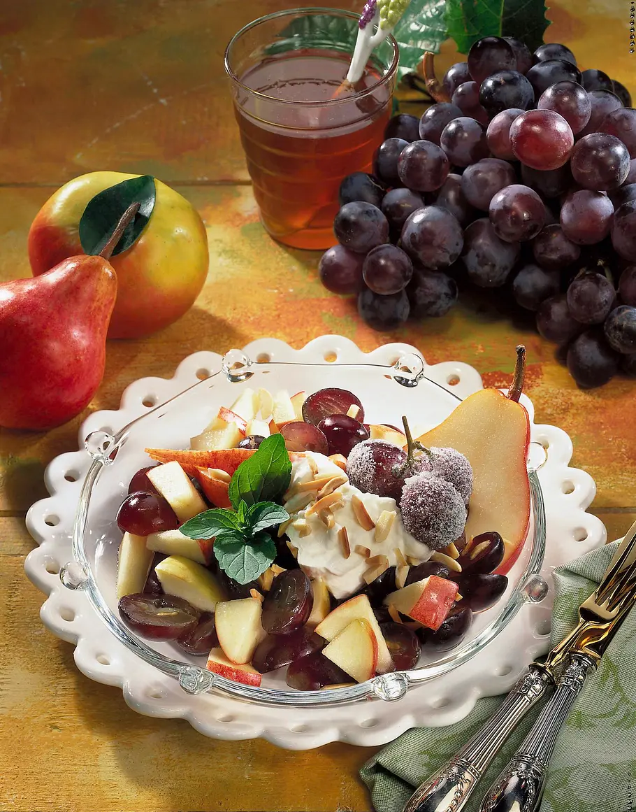 Herbstlicher Obstsalat mit Mandelschmand Rezept Herbstlicher Obstsalat mit Mandelschmand Rezept