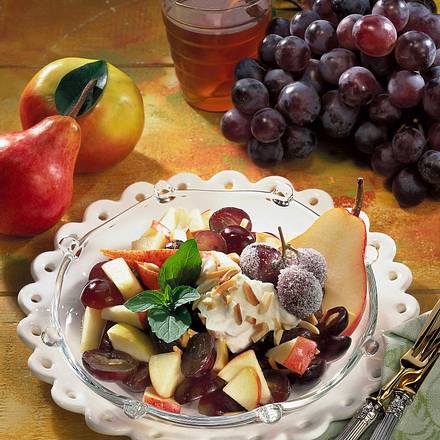 Herbstlicher Obstsalat mit Mandelschmand Rezept Herbstlicher Obstsalat mit Mandelschmand Rezept
