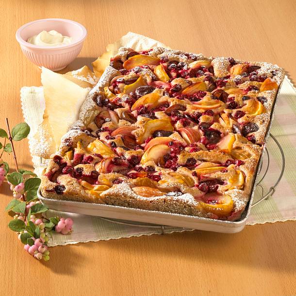 Herbstlicher Rotweinblechkuchen mit viel Obst Rezept Herbstlicher Rotweinblechkuchen mit viel Obst Rezept