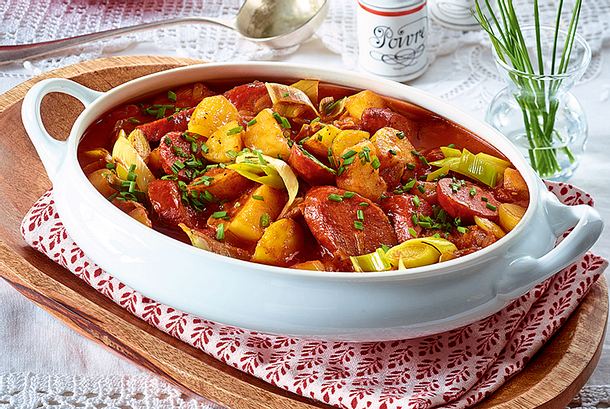 Herbstliches Gemüse-Wurst-Gulasch Rezept Herbstliches Gemüse-Wurst-Gulasch Rezept