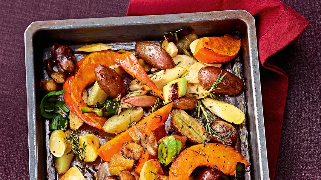 Herbstliches Ofengemüse Rezept - Foto: LECKER @ Bauer Media Group Herbstliches Ofengemüse Rezept - Foto: LECKER @ Bauer Media Group