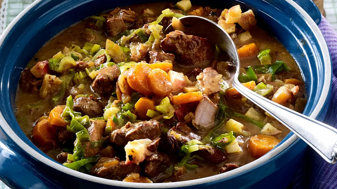 Herbstliches Putengulasch Rezept - Foto: LECKER @ Bauer Media Group Herbstliches Putengulasch Rezept - Foto: LECKER @ Bauer Media Group