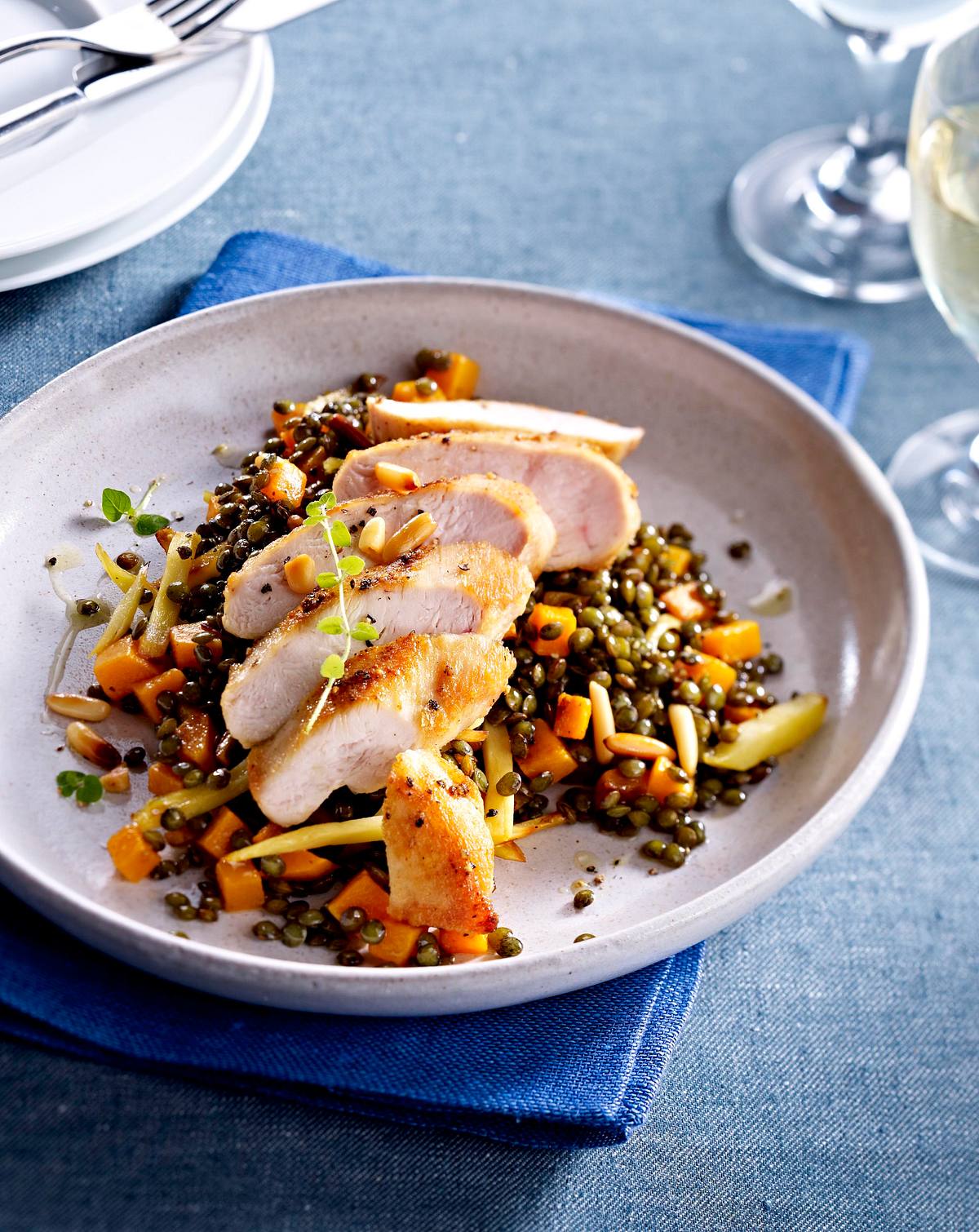 Herbstpfanne mit Hähnchenfilets und Linsen Rezept