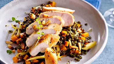 Herbstpfanne mit Hähnchenfilets und Linsen Rezept - Foto: LECKER @ Bauer Media Group