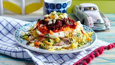 Hering unterm Pelzmantel (Russischer Schichtsalat) Rezept - Foto: LECKER @ Bauer Media Group