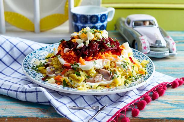 Hering unterm Pelzmantel (Russischer Schichtsalat) Rezept Hering unterm Pelzmantel (Russischer Schichtsalat) Rezept