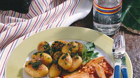 Heringsfilets in pikanter Tomatensoße Rezept - Foto: House of Food / Bauer Food Experts KG