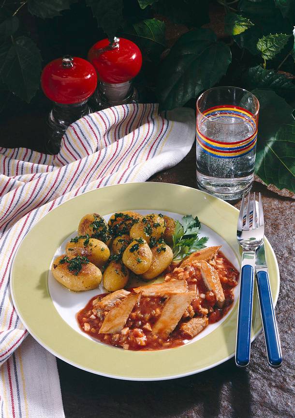 Heringsfilets in pikanter Tomatensoße Rezept | LECKER