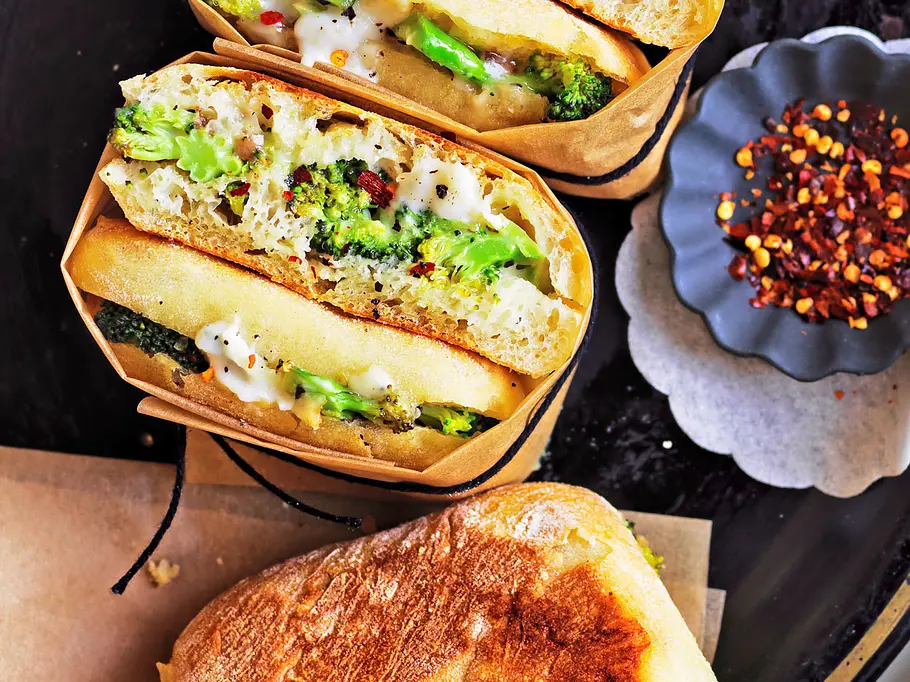Herren der Lage Brokkoli-Toasties Rezept Herren der Lage Brokkoli-Toasties Rezept