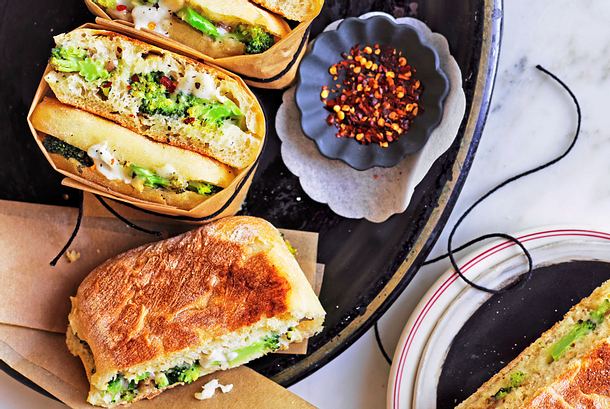 Herren der Lage Brokkoli-Toasties Rezept Herren der Lage Brokkoli-Toasties Rezept