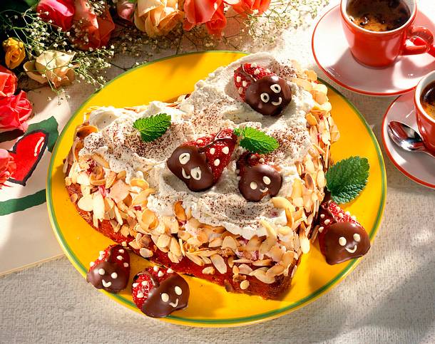 Herz-Torte mit kleinen Erdbeer-Käfern Rezept