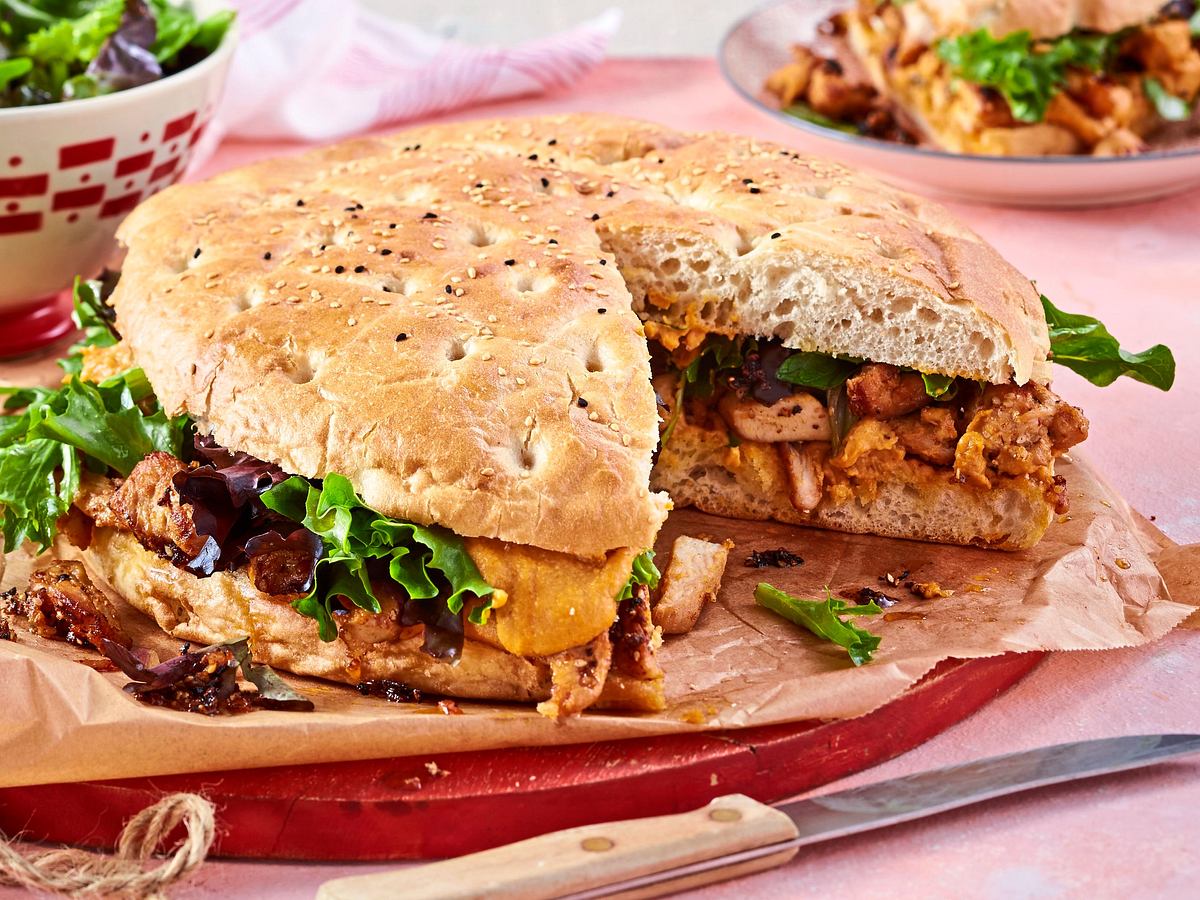 Herzhafte Brottorte mit Hähnchen Rezept