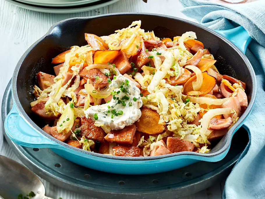 Herzhafte Chinakohl-Wurst-Pfanne Rezept