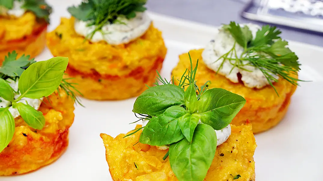 Herzhafte Couscous-Muffins - Foto: ShowHeroes für LECKER @ Bauer Media Group Herzhafte Couscous-Muffins - Foto: ShowHeroes für LECKER @ Bauer Media Group