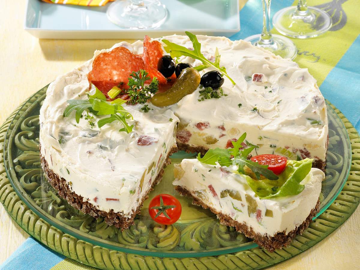 Herzhafte Frischkäse-Torte Rezept