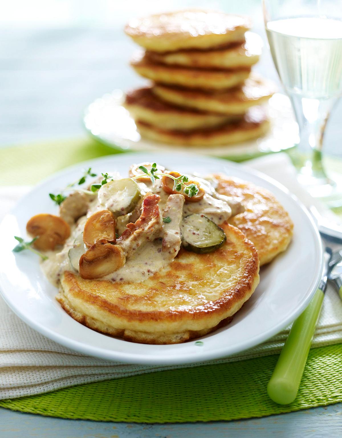 Herzhafte Pancakes mit Rahmgeschnetzeltem Rezept