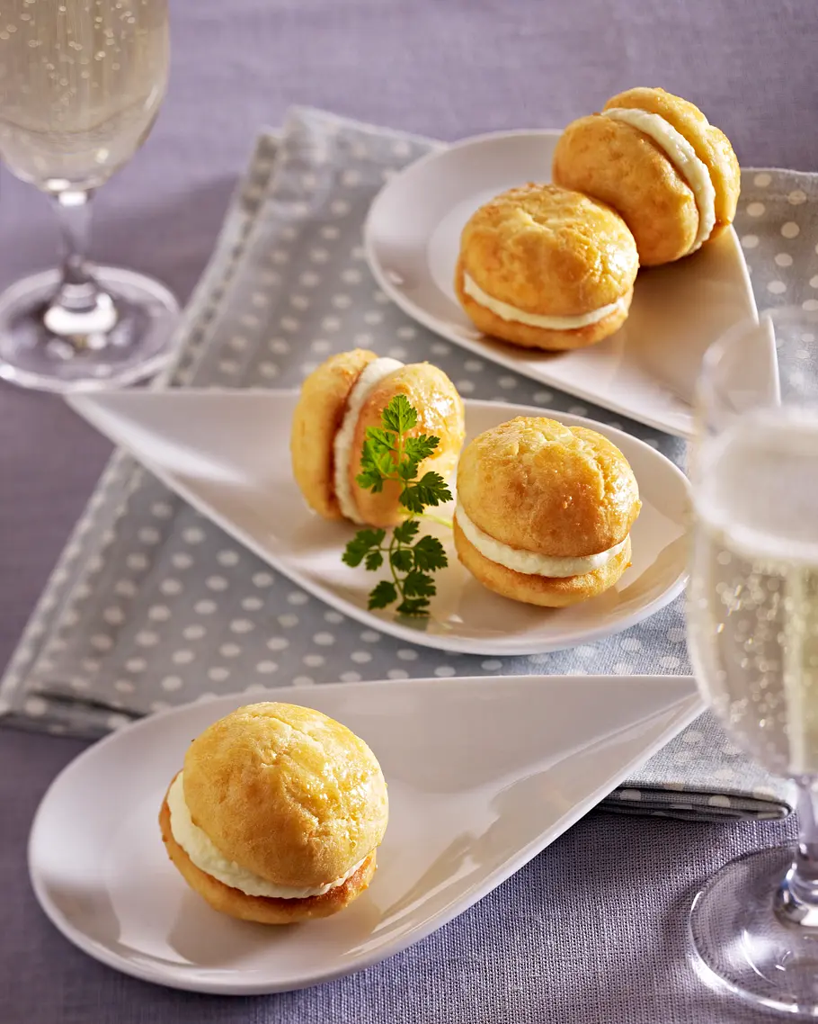Herzhafte Whoopies mit Parmesancreme Rezept Herzhafte Whoopies mit Parmesancreme Rezept