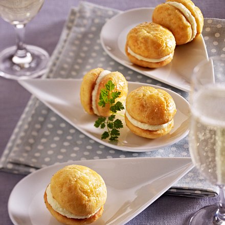 Herzhafte Whoopies mit Parmesancreme Rezept Herzhafte Whoopies mit Parmesancreme Rezept
