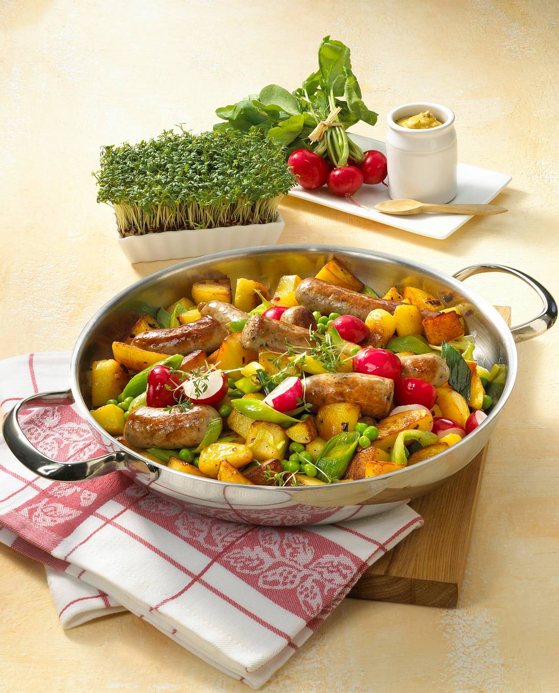 Herzhafte Wurstpfanne Rezept | LECKER