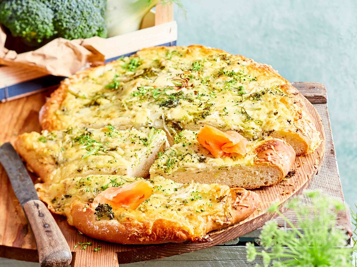 Herzhafter ­Gemüsekuchen mit Lachs Rezept