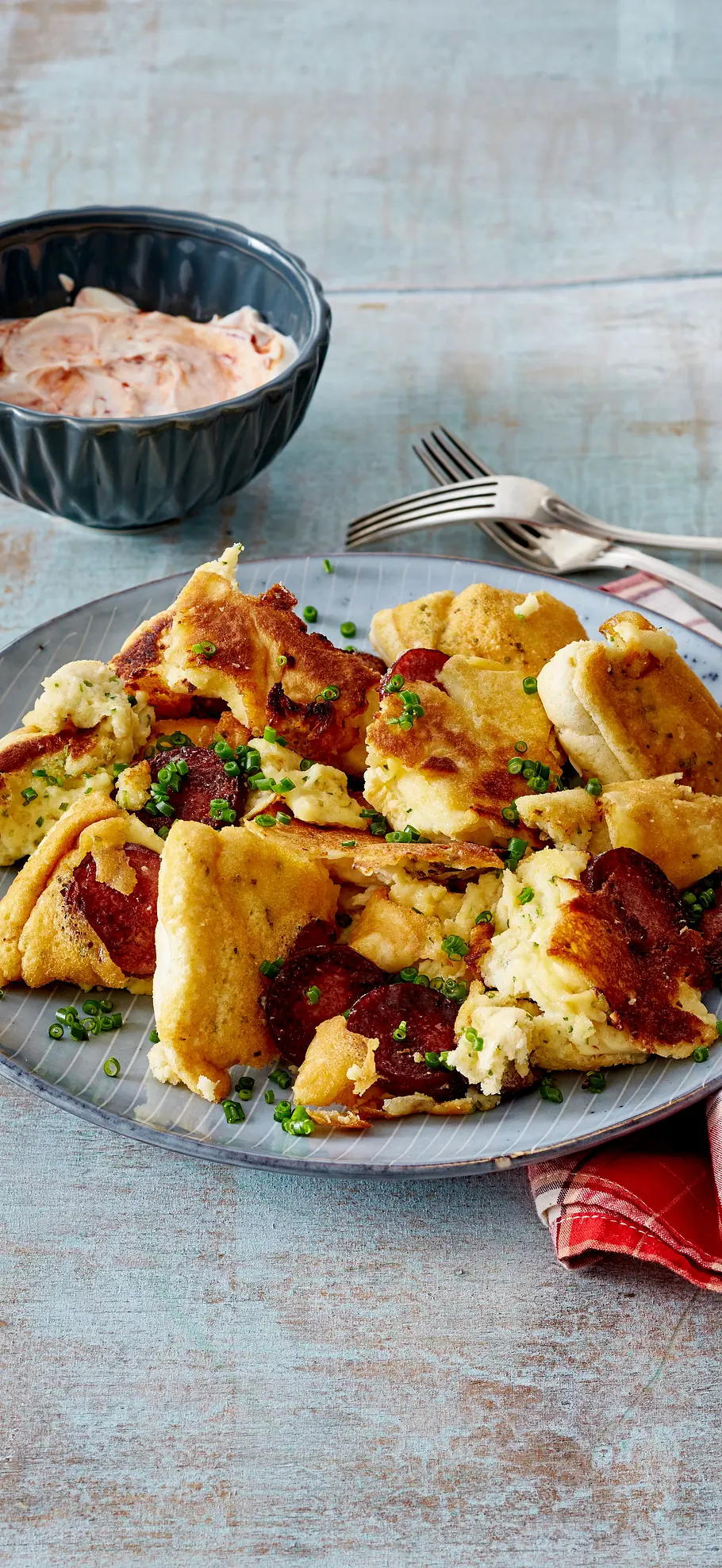 Herzhafter Kaiserschmarrn mit Aiwar-Schmand Rezept Herzhafter Kaiserschmarrn mit Aiwar-Schmand Rezept