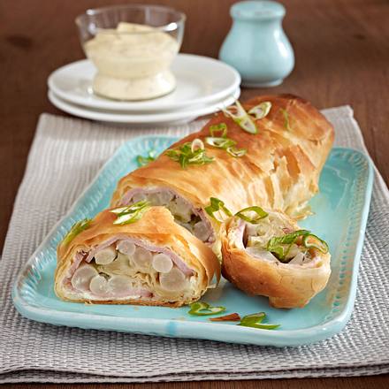 Herzhafter Strudel mit Schwarzwurzel-Kasseler-Füllung Rezept