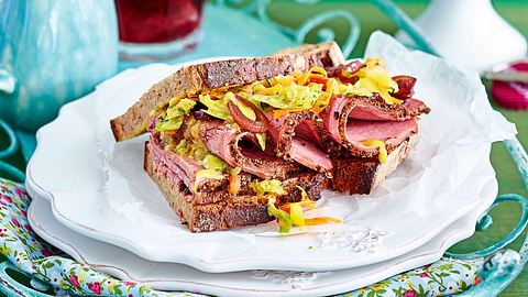 Herzhaftes Sandwich à la Pastrami Rezept - Foto: House of Food / Bauer Food Experts KG