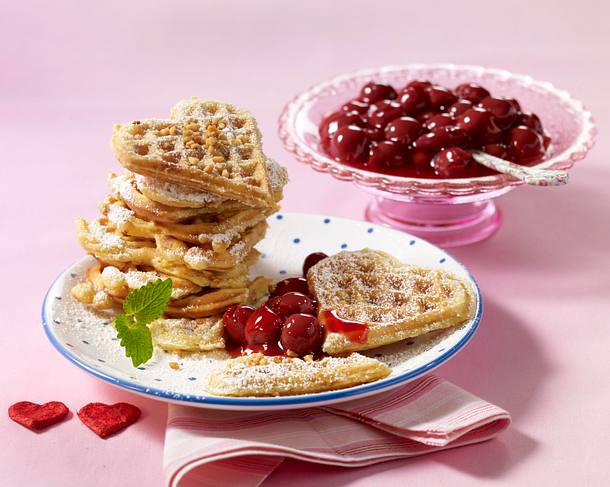 Herzwaffeln mit Kirschkompott Rezept