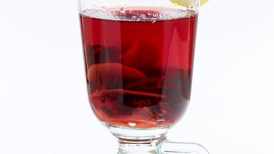 Hibiskustee mit Zitrone und Ingwer (Schlank-Tee) Rezept - Foto: LECKER @ Bauer Media Group