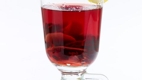 Hibiskustee mit Zitrone und Ingwer (Schlank-Tee) Rezept - Foto: House of Food / Bauer Food Experts KG